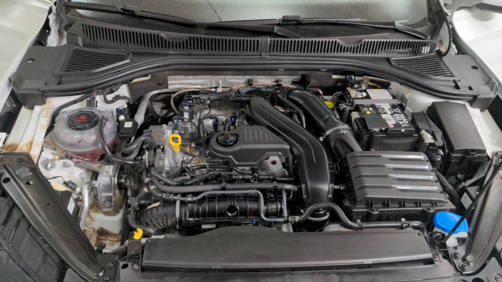 Used 2024 WHITE Volkswagen S image 13