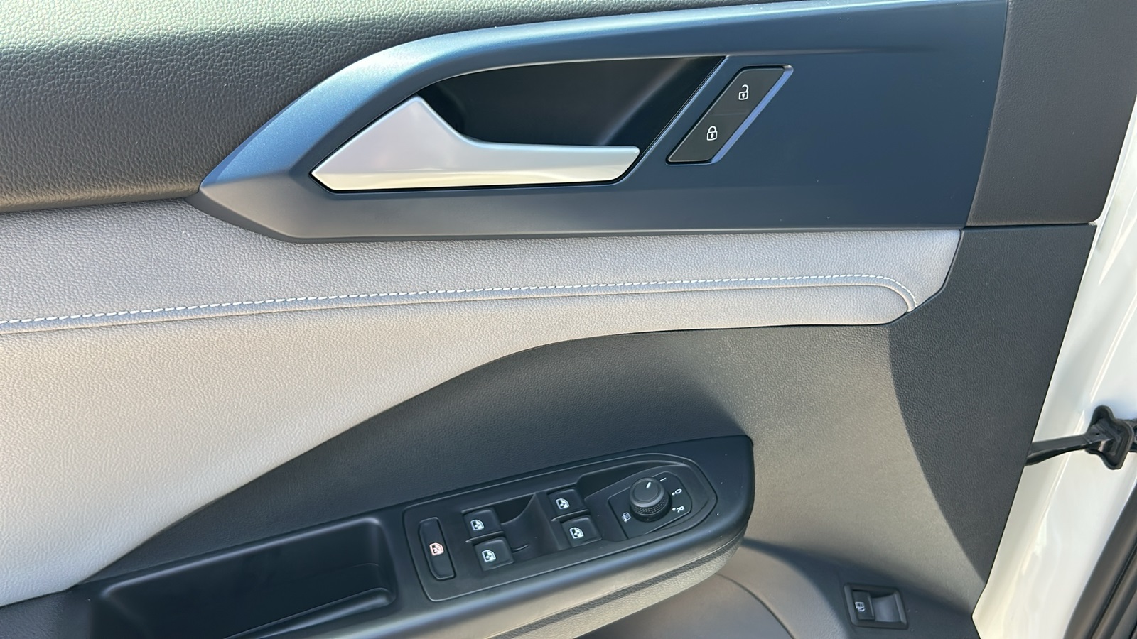 2024 Volkswagen Taos SE photo 17