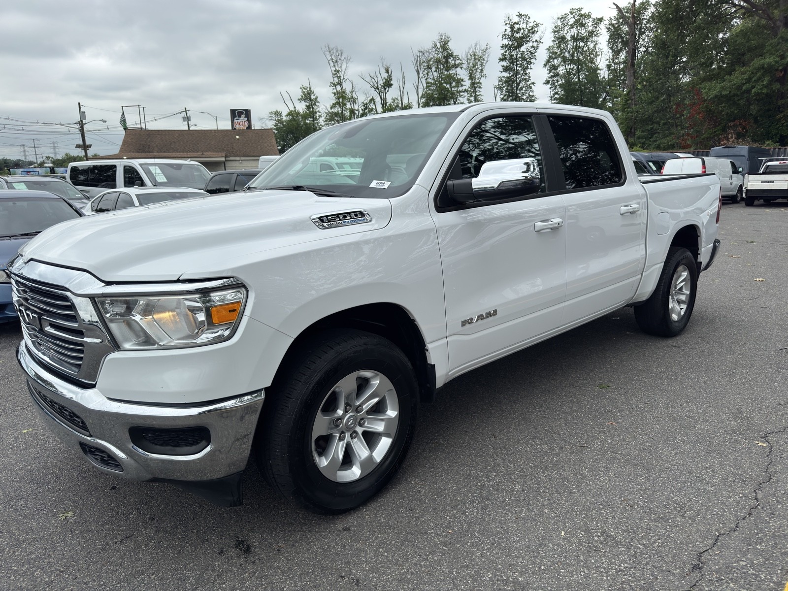 2024 Ram 1500 Laramie photo 3