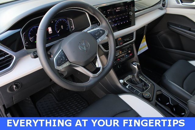 2025 Volkswagen Taos SEL photo 2