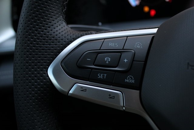 2025 Volkswagen Tiguan SE R-Line Black photo 4