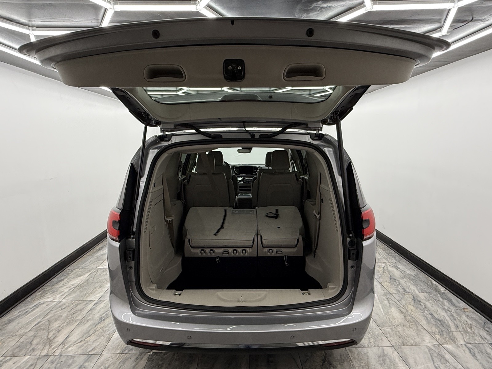 2021 Chrysler Pacifica Hybrid Touring L photo 5