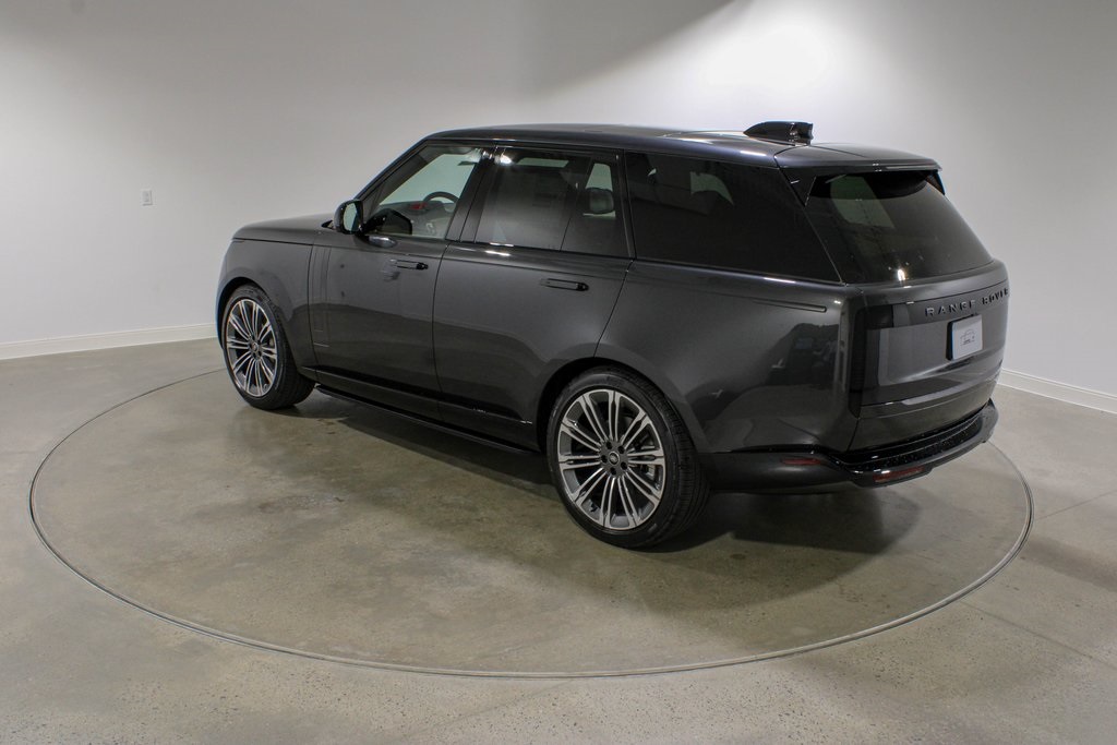 2025 Land Rover Range Rover SE photo 3