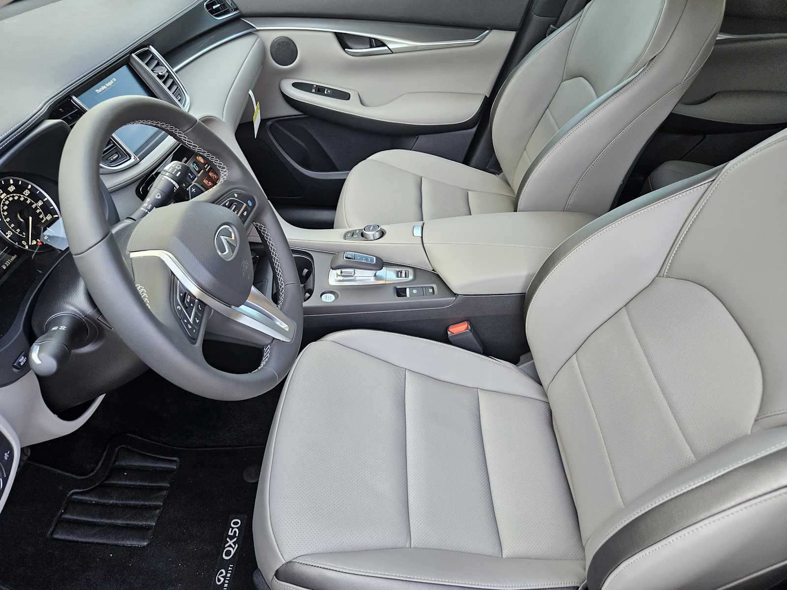 2025 Infiniti QX50 Luxe AWD photo 8