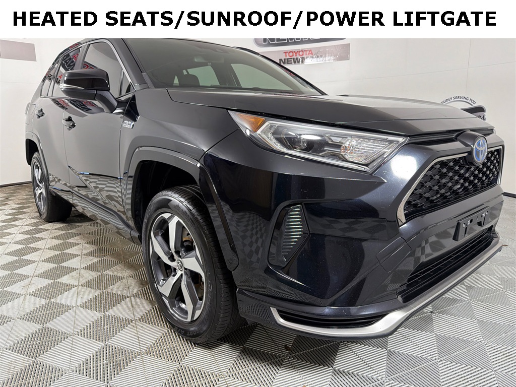 2021 Toyota RAV4 SE's photo