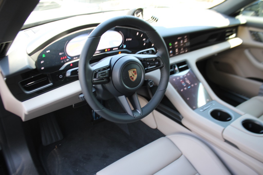 2025 Porsche Taycan 4 photo 4