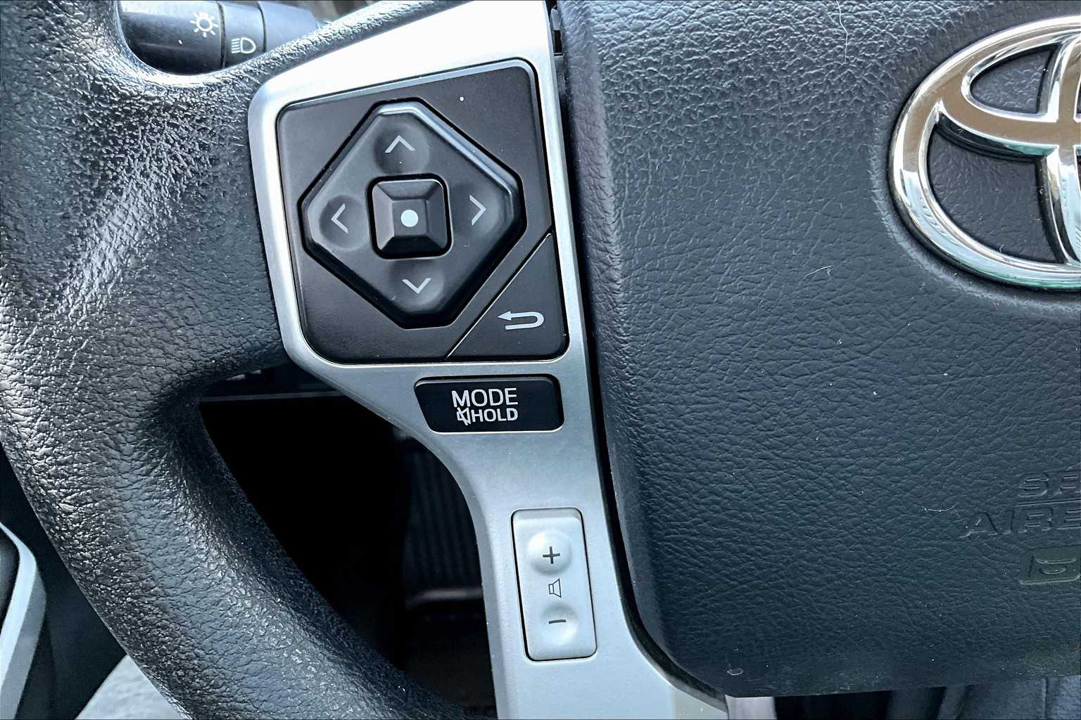 2017 Toyota Tundra SR5 photo 18