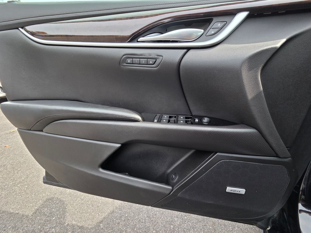 2017 Cadillac XTS Luxury photo 22