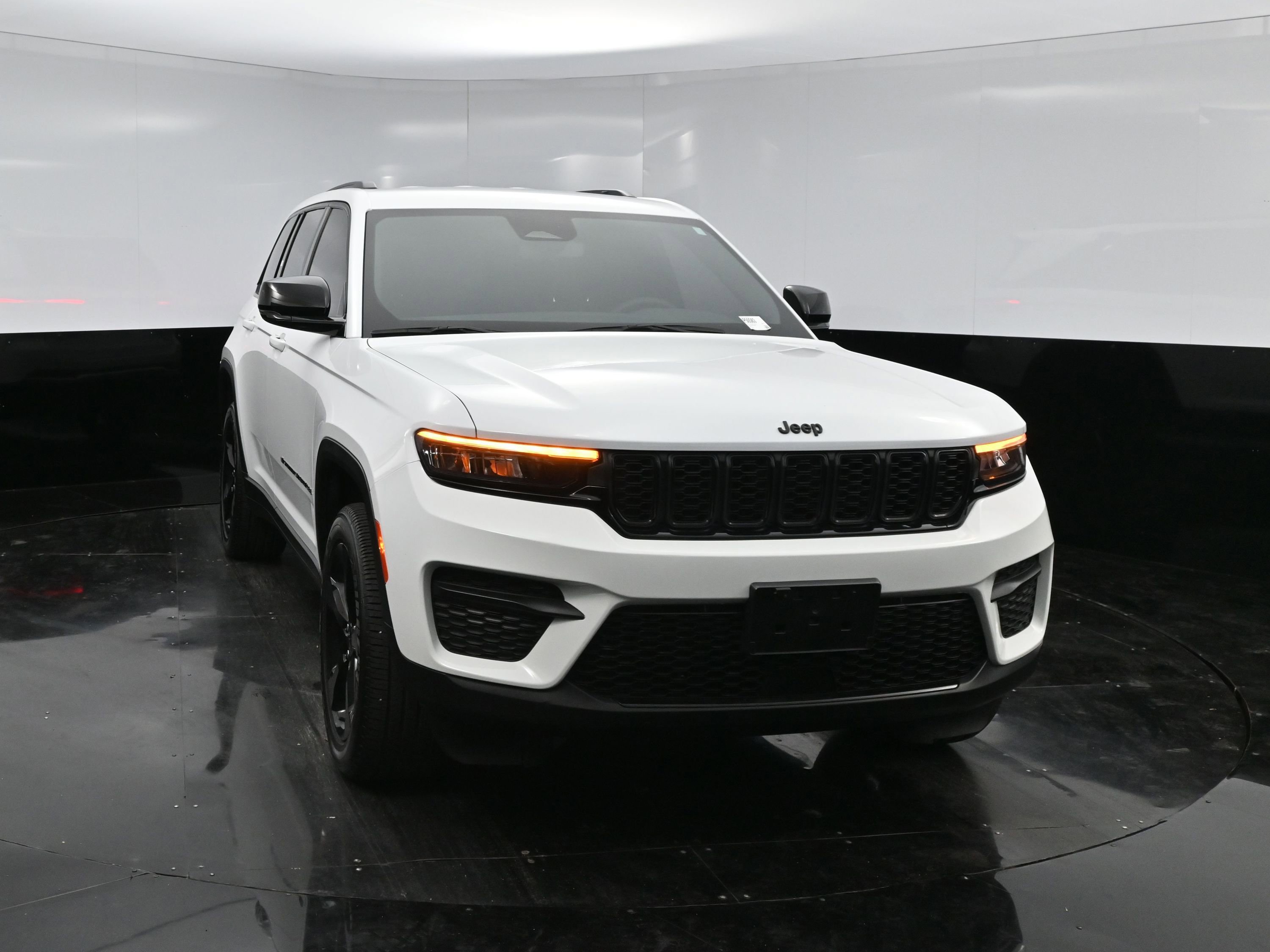 2023 Jeep Grand Cherokee Altitude's photo