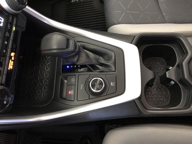 2020 Toyota RAV4 Hybrid XLE photo 19