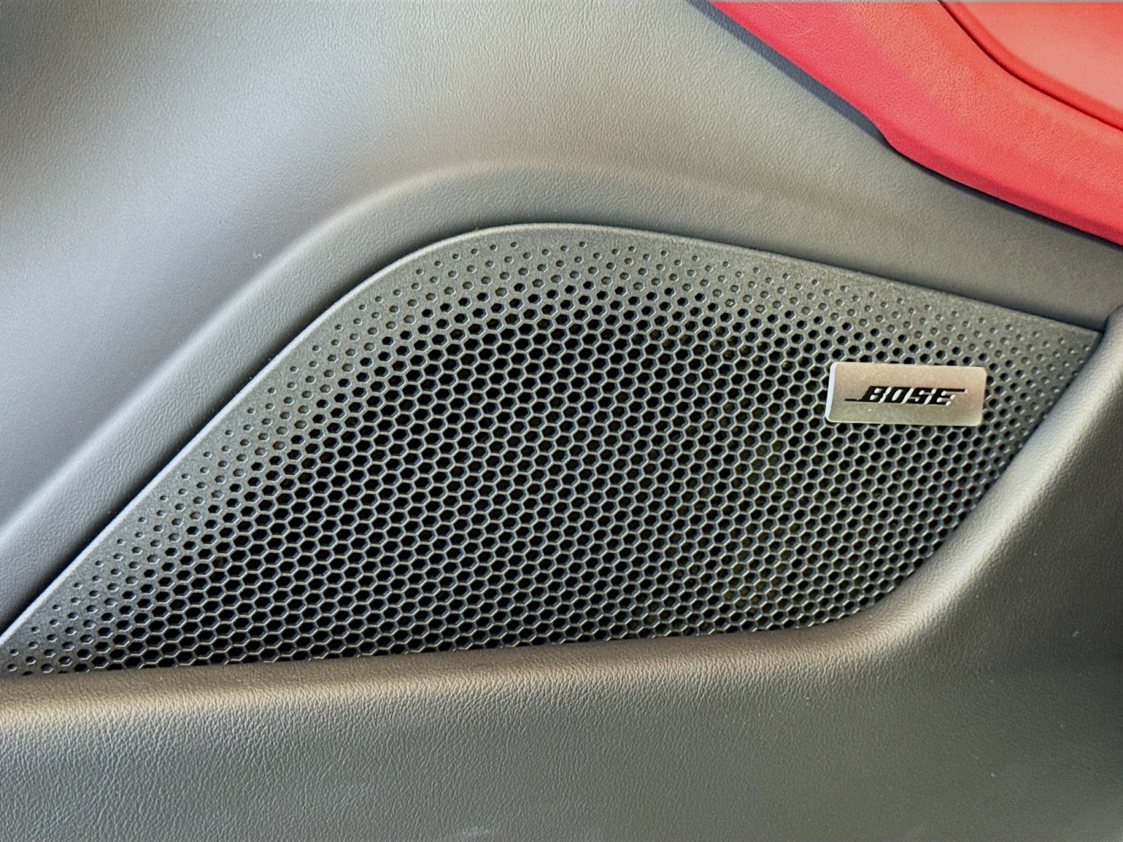 2025 Porsche Taycan 4S photo 12