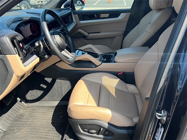 2024 Porsche Cayenne Base photo 7