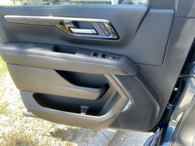 2025 Chevrolet Suburban LS photo 21