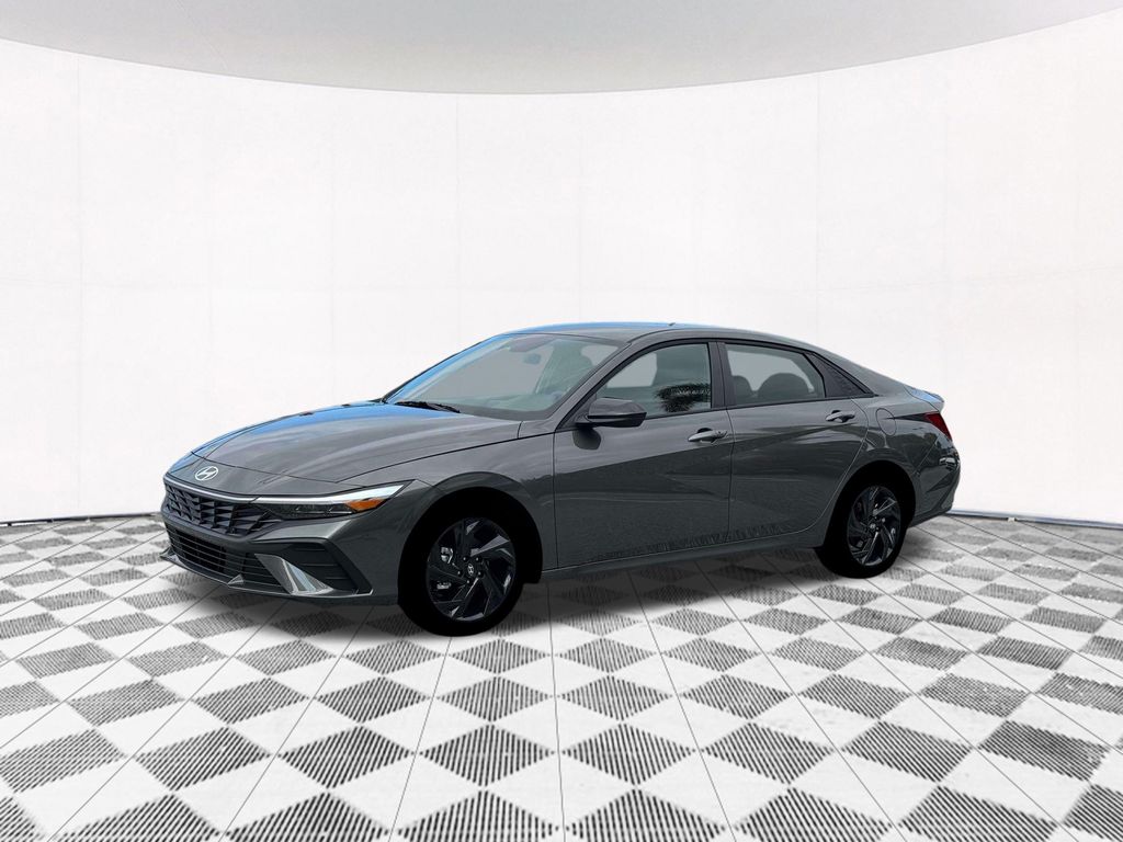 2026 Hyundai Elantra SEL Sport photo 2