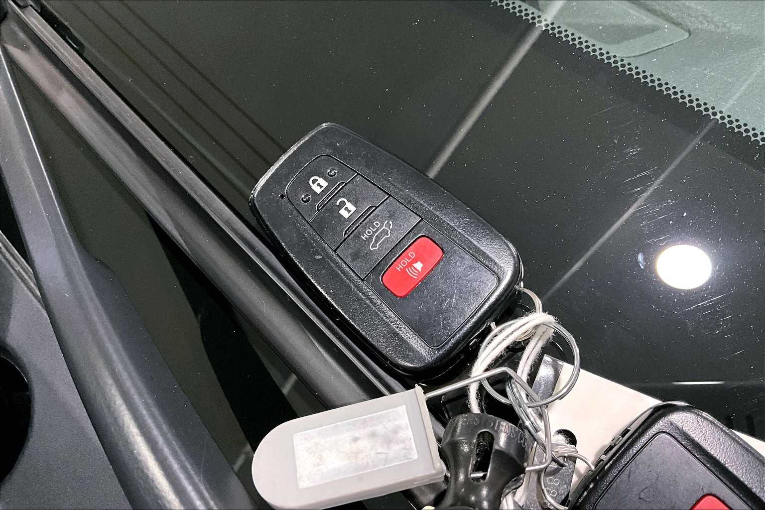 2019 Toyota RAV4 Hybrid XLE photo 13