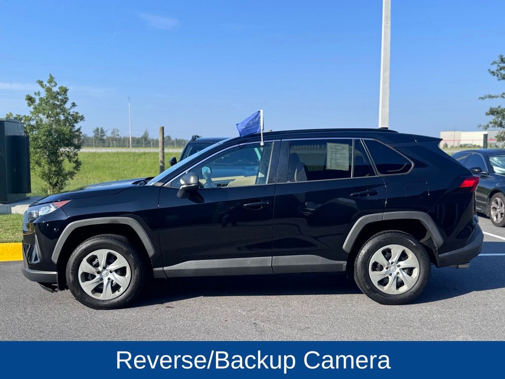 2020 Toyota RAV4 LE photo 3