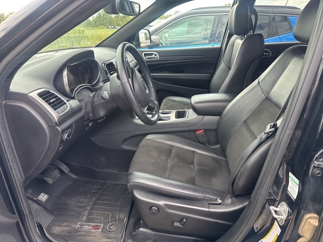 2019 Jeep Grand Cherokee Laredo Altitude photo 2