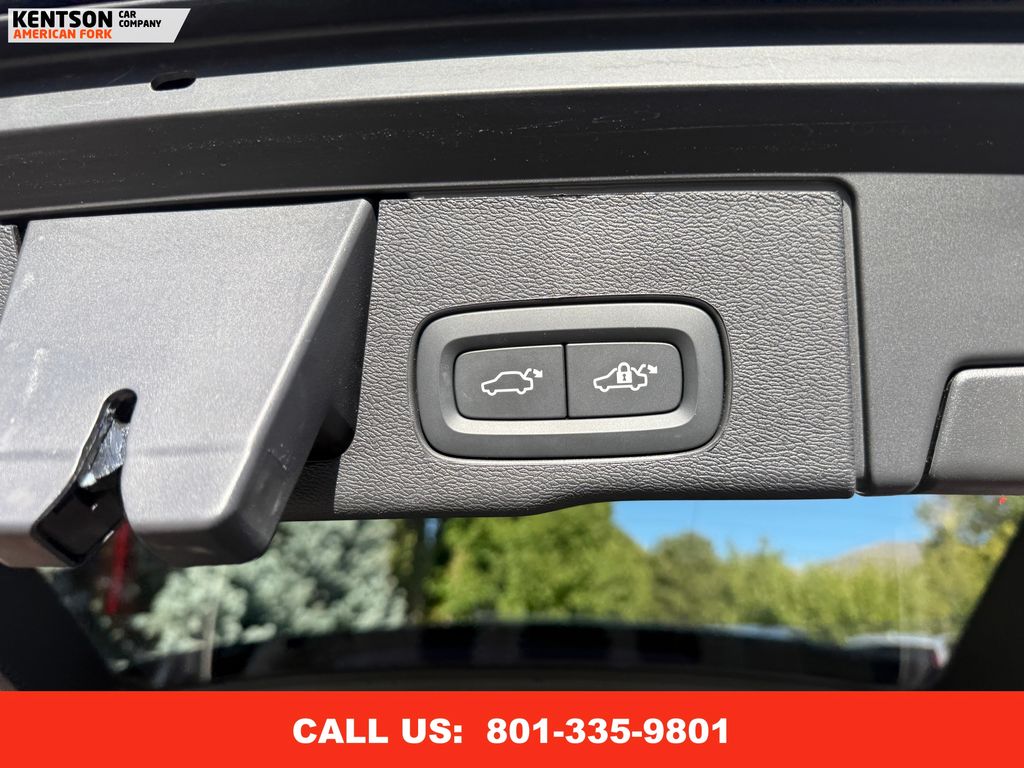 2025 Volvo XC60 B5 Plus photo 32