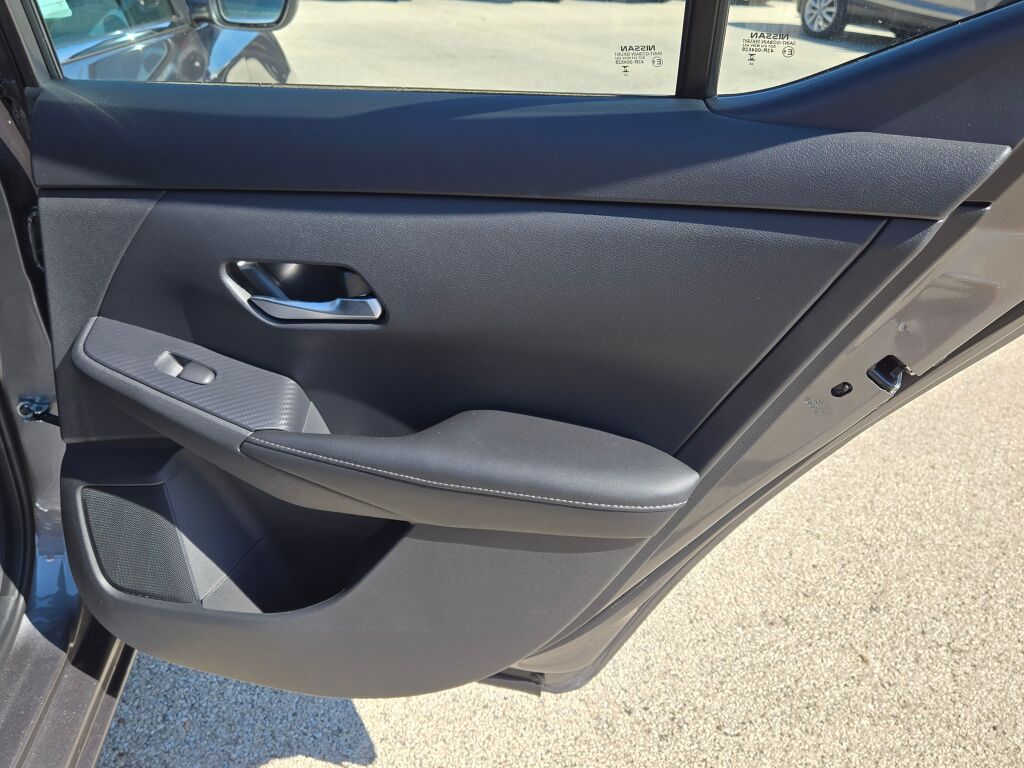2023 Nissan Sentra SV photo 8