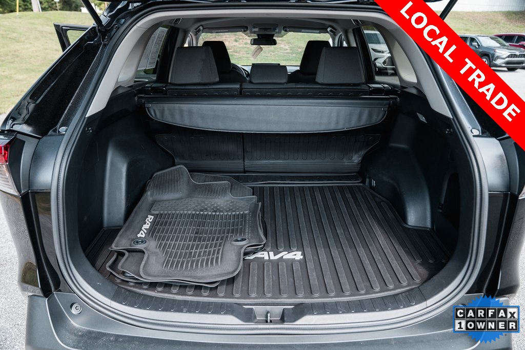2021 Toyota RAV4 XLE photo 4