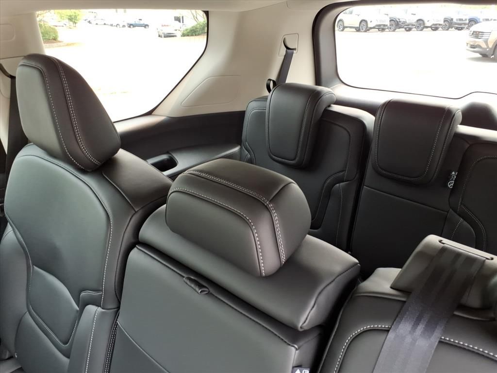 2026 Nissan Armada SV photo 11