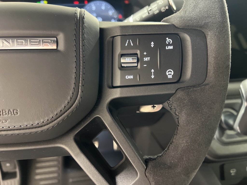 2024 Land Rover Defender 130 V8 photo 13