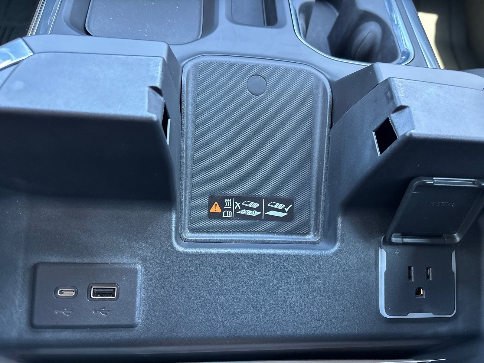 2023 Chevrolet Silverado 1500 RST photo 14