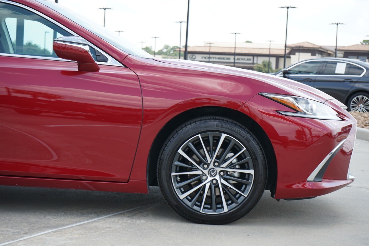 2025 Lexus ES 350 photo 9
