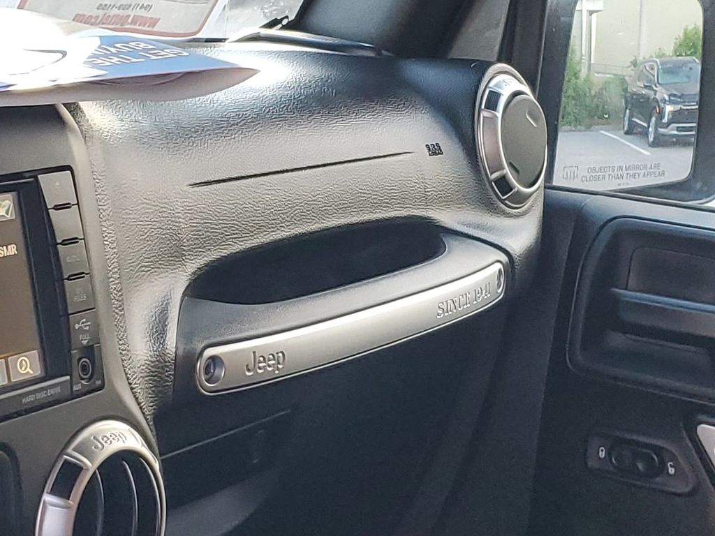 2018 Jeep Wrangler Sahara photo 22