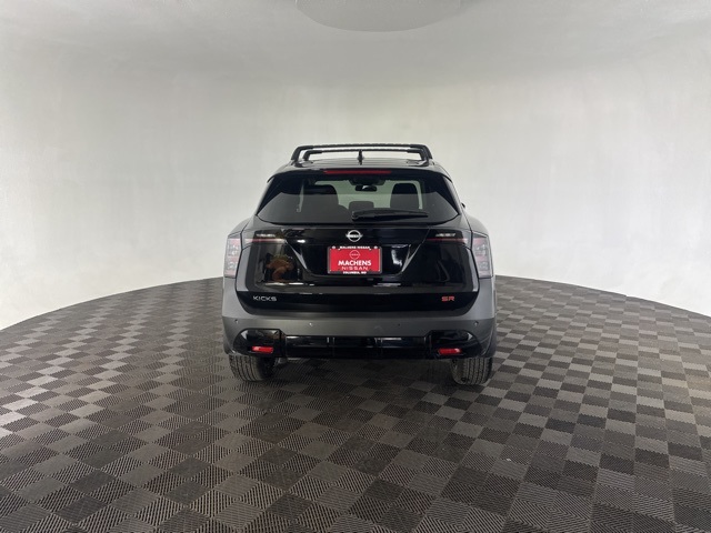 2026 Nissan Kicks SR photo 4