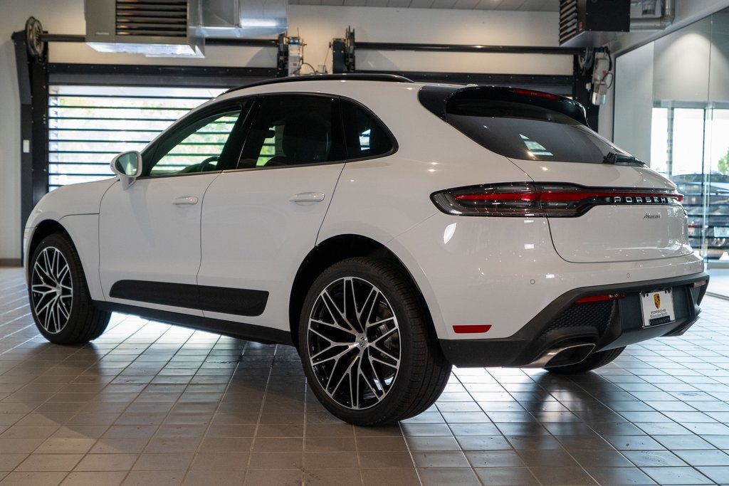 2025 Porsche Macan T photo 2