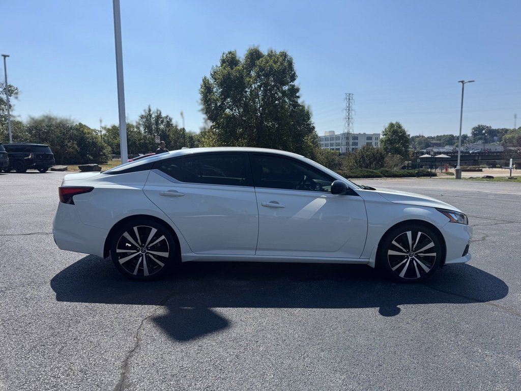 2021 Nissan Altima 2.5 SR photo 8