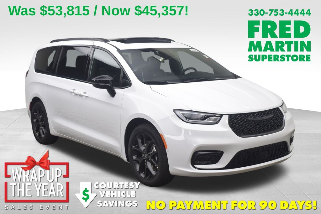 2026 Chrysler Pacifica Limited's photo