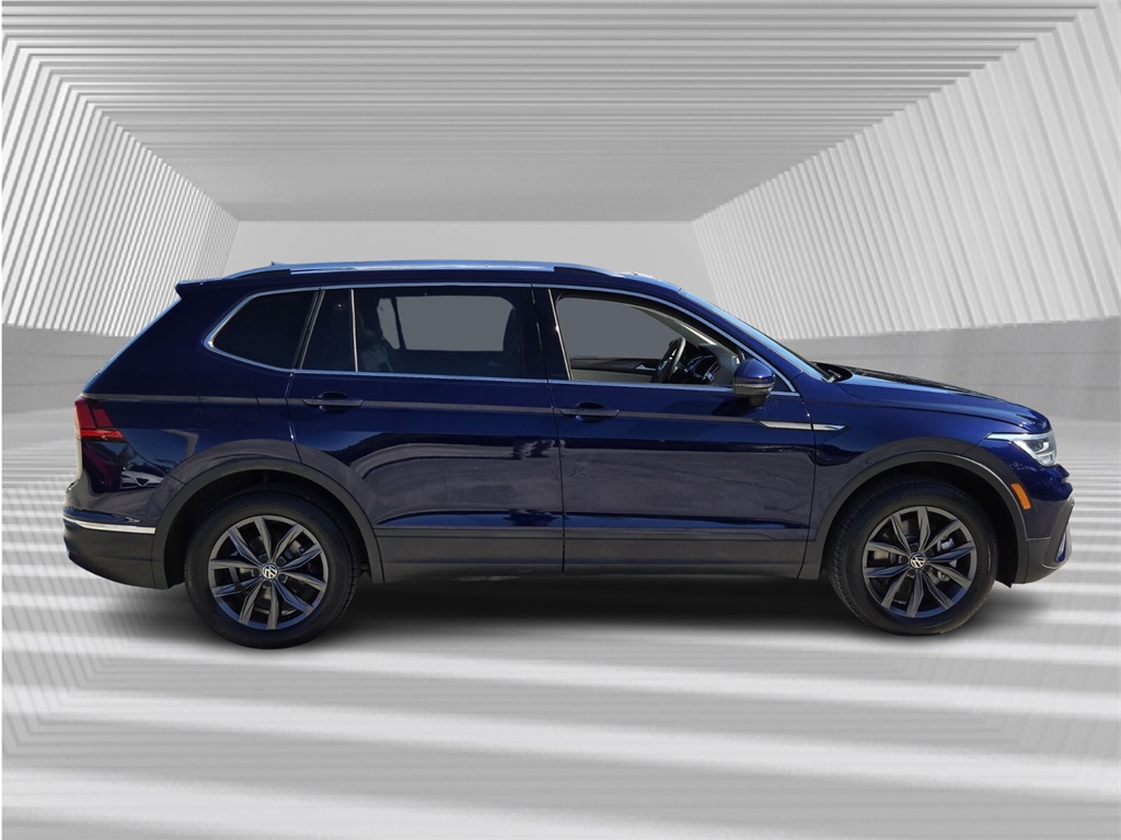2023 Volkswagen Tiguan SE photo 2
