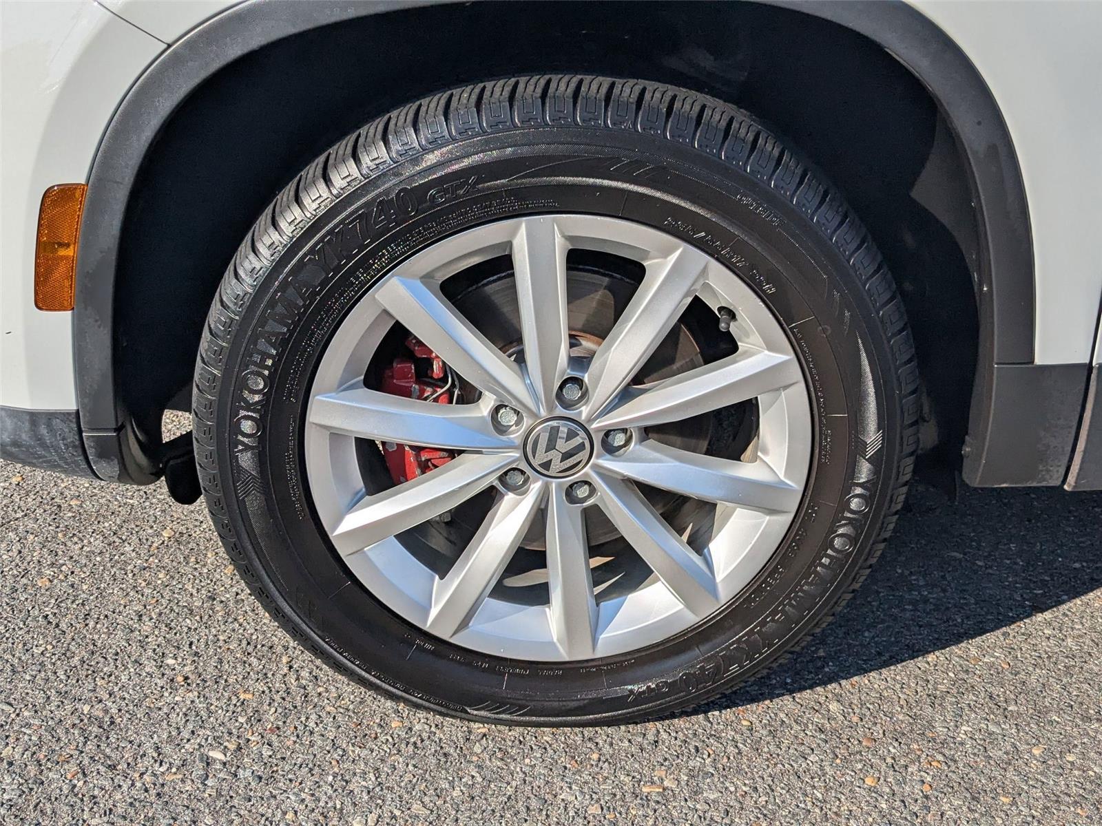 2017 Volkswagen Tiguan Wolfsburg Edition photo 8