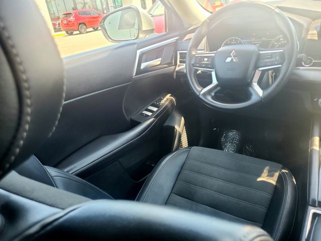 2024 Mitsubishi Outlander SE photo 16