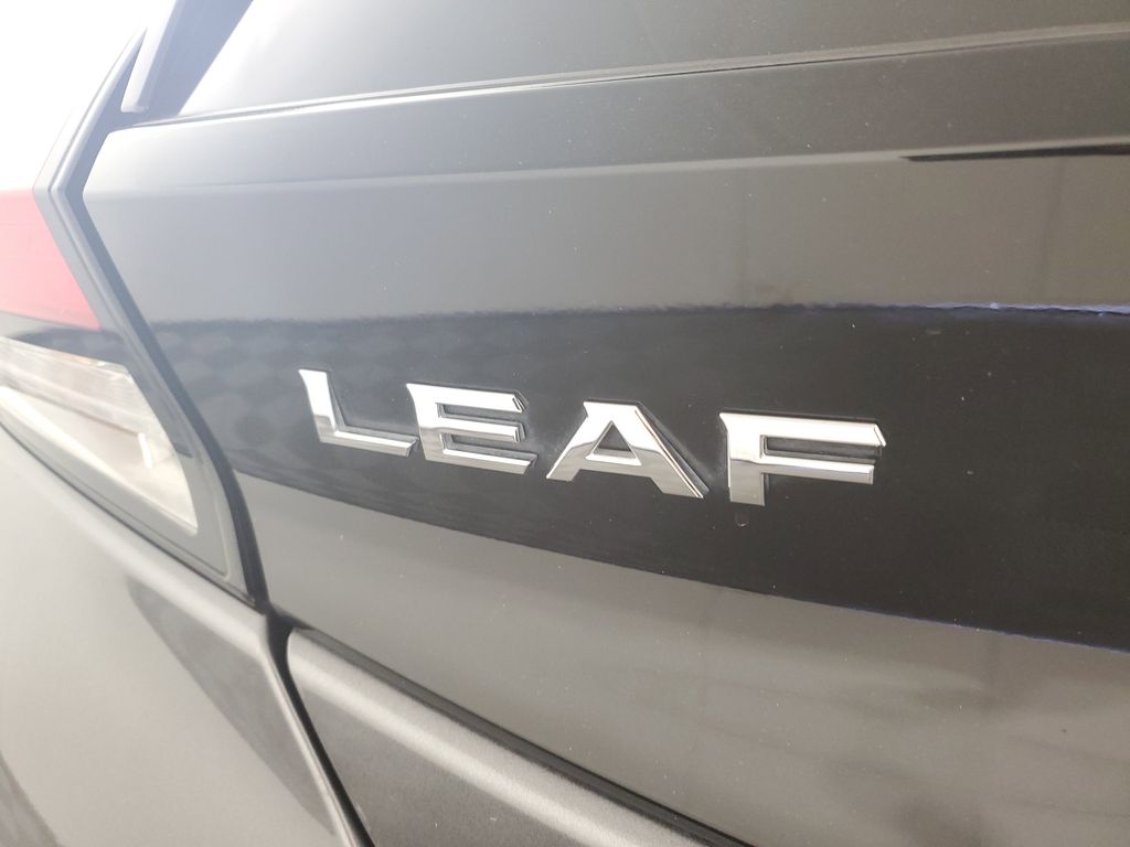 2022 Nissan Leaf SL Plus photo 32