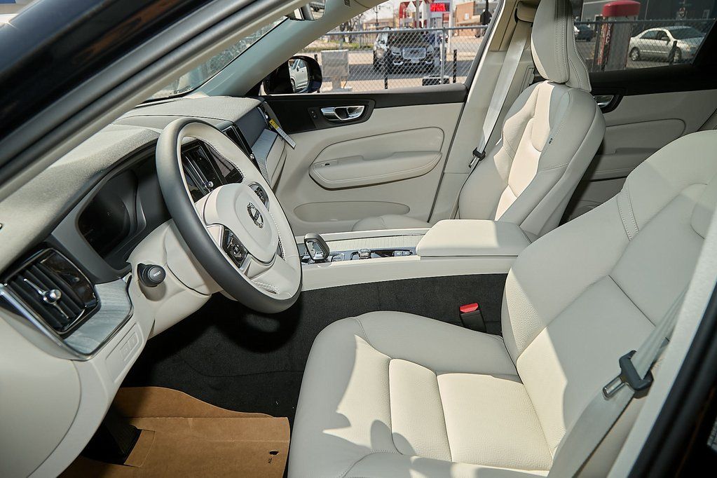 2025 VOLVO XC60 - Image 14