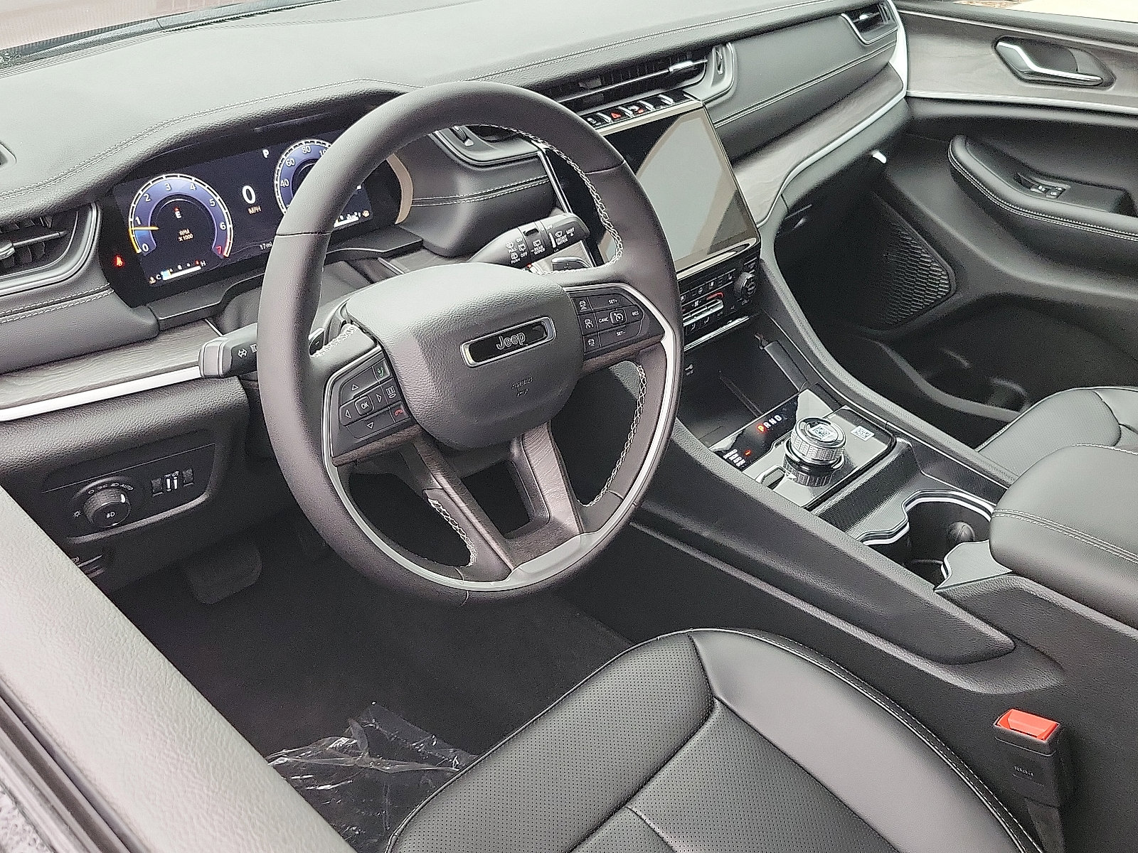 2025 Jeep Grand Cherokee Limited photo 3