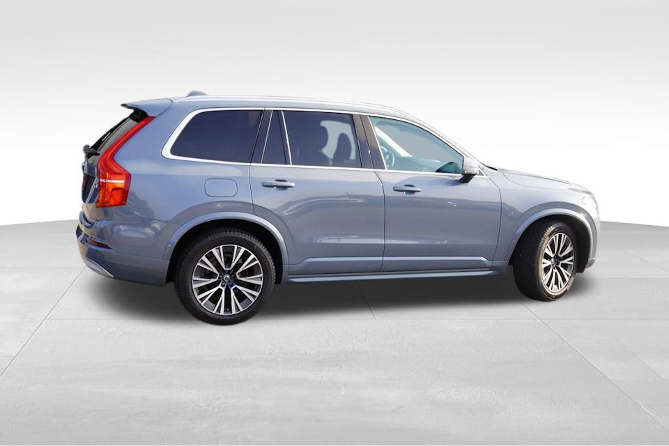 2022 Volvo XC90 T6 Momentum AWD photo 4