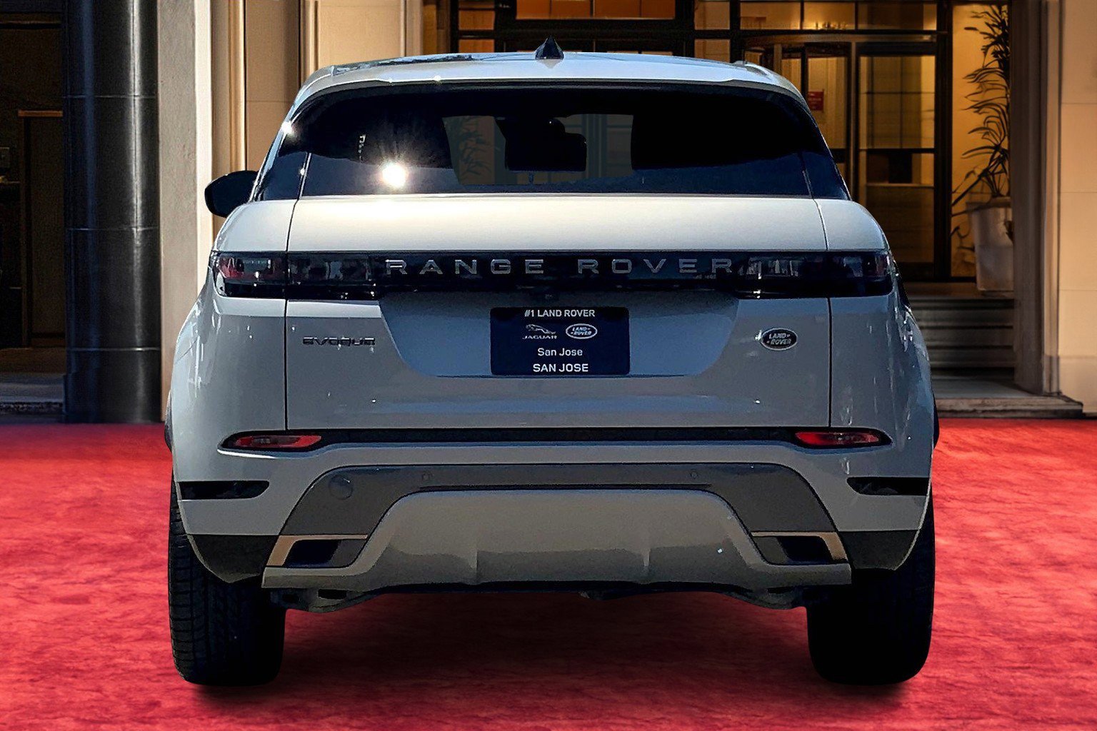 2023 Land Rover Range Rover Evoque R-Dynamic SE photo 4