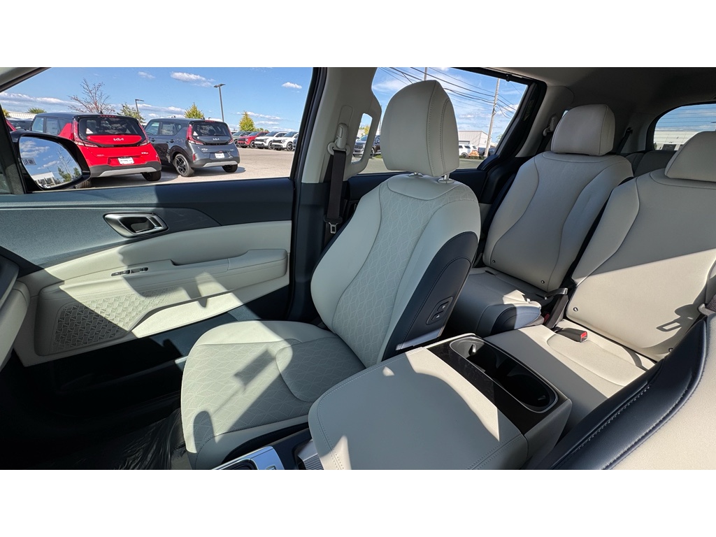 2026 Kia Carnival EX photo 5
