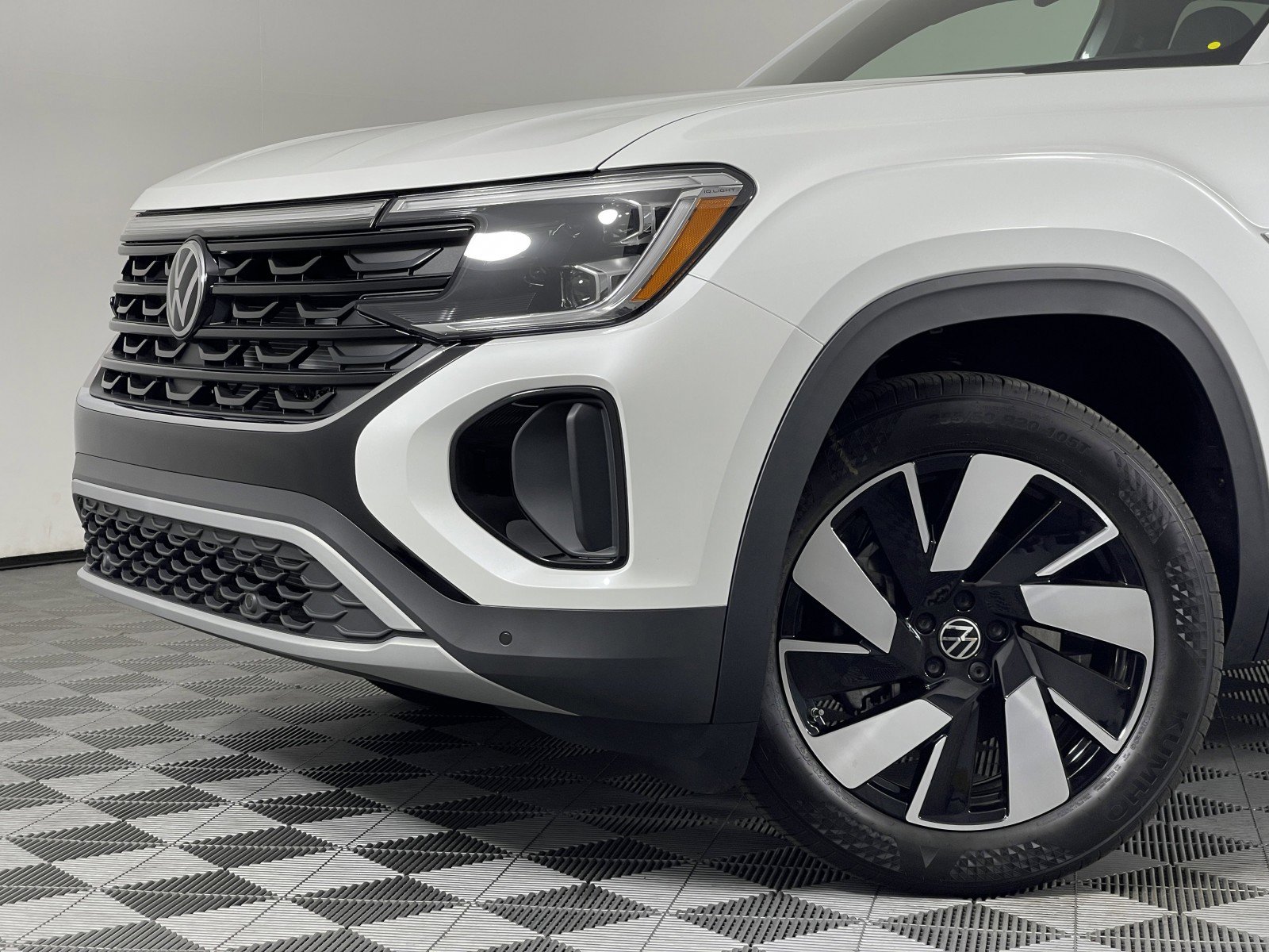 2026 Volkswagen Atlas Cross Sport SEL photo 2