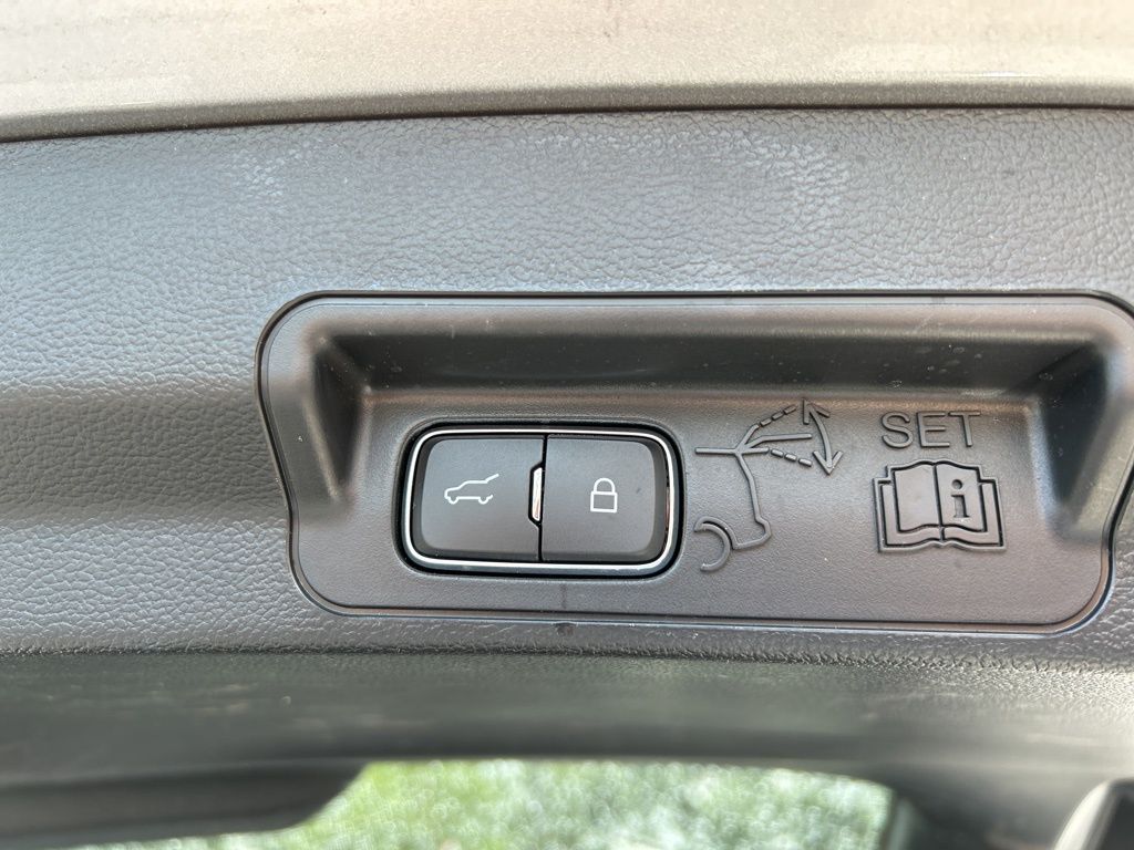 2023 Ford Explorer ST photo 48
