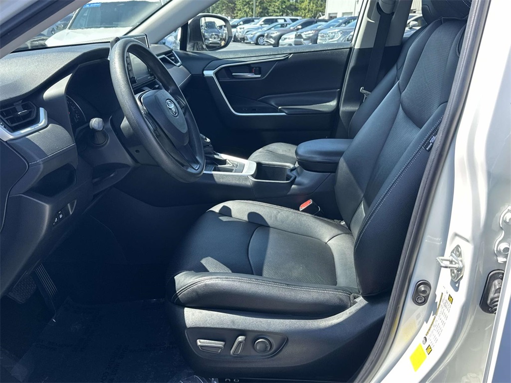 2022 Toyota RAV4 XLE photo 4