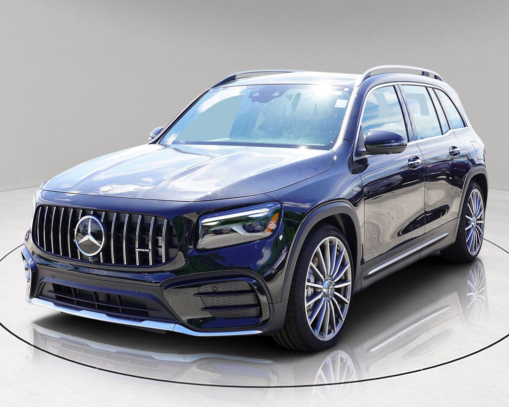 2024 Mercedes Benz GLB AMG 35 4MATIC photo 3