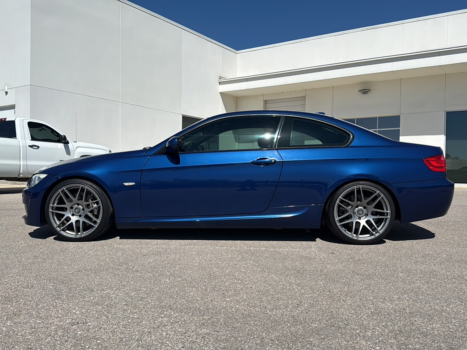 2011 Bmw 335i 3-Series photo 2