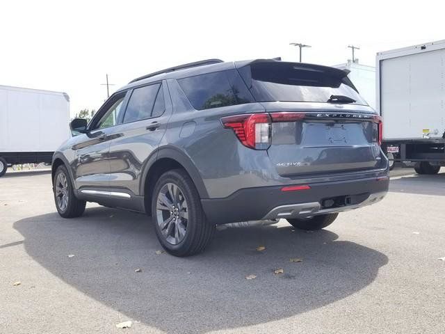 2025 Ford Explorer photo 6