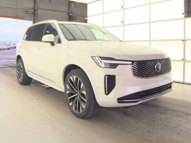 2025 Volvo XC90 Plus's photo