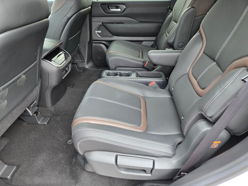 2026 Nissan Armada SL photo 4